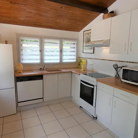 De La Mousque בית נופש *