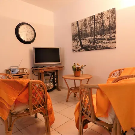 De La Mousque בית נופש *