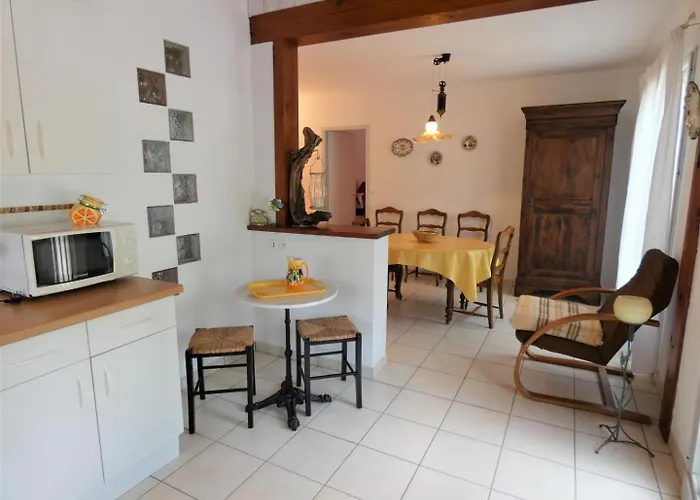 De La Mousque بيت للعطل