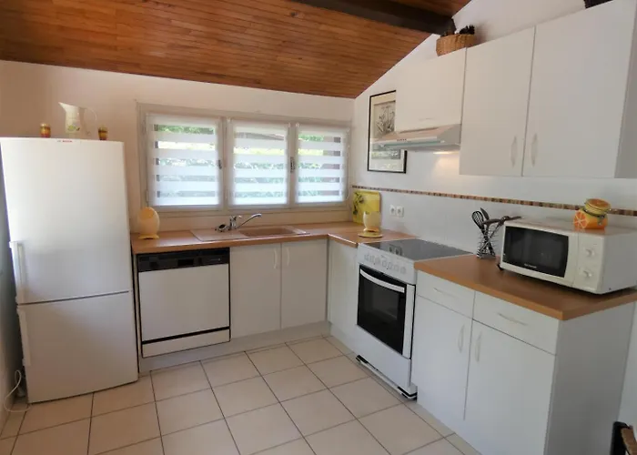 De La Mousque بيت للعطل *