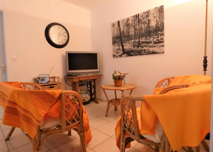 De La Mousque بيت للعطل *