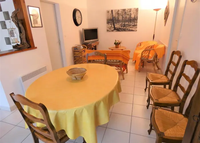 De La Mousque كاستيتس